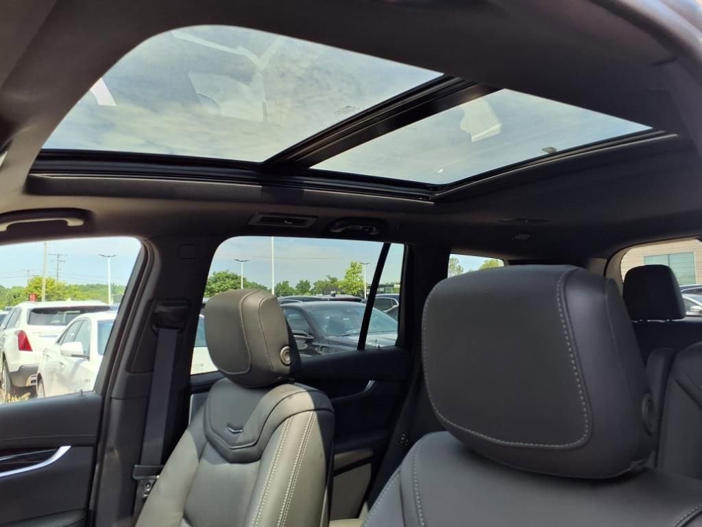 Thumbnail: 2025 Cadillac XT6 - 15