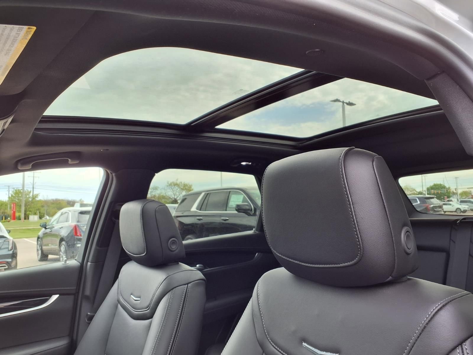 Thumbnail: 2026 Cadillac XT5 - 16