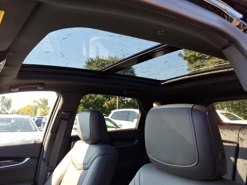 Thumbnail: 2025 Cadillac XT5 - 16