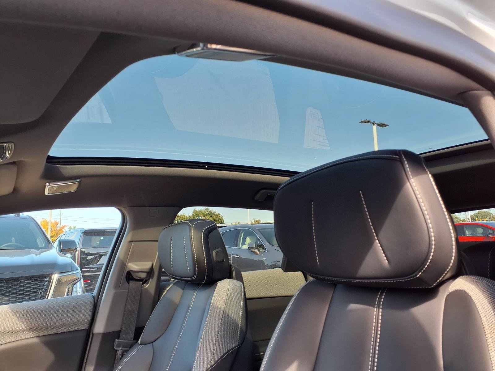 2027 Cadillac OPTIQ Luxury - Photo 16