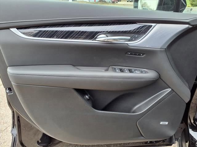 Thumbnail: 2025 Cadillac XT6 - 10