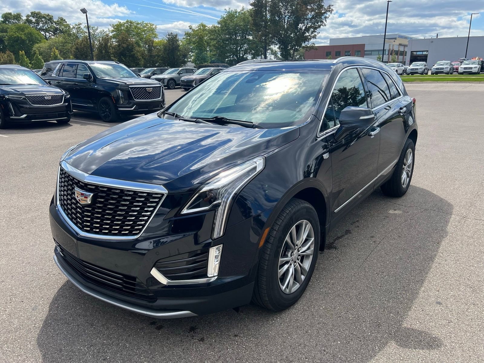 Thumbnail: 2022 Cadillac XT5 - 1