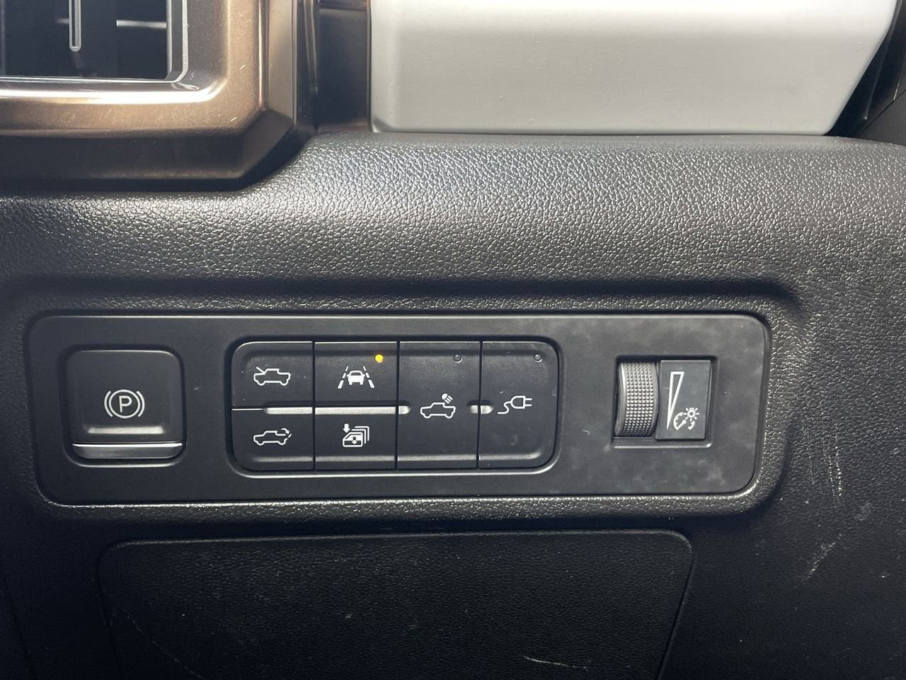 Thumbnail: 2022 GMC Hummer EV - 33