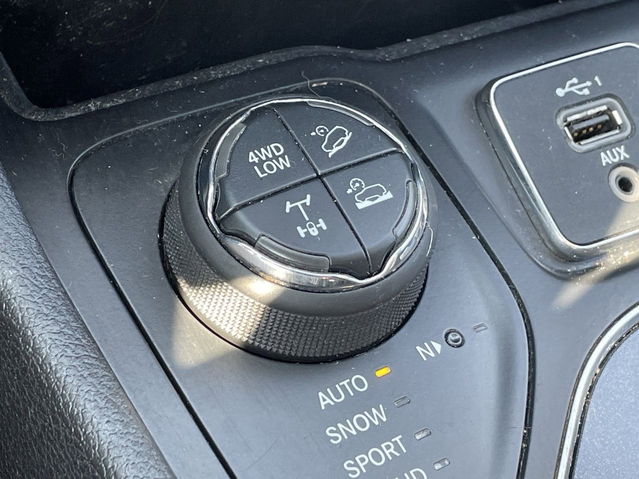 Thumbnail: 2019 Jeep Cherokee - 26