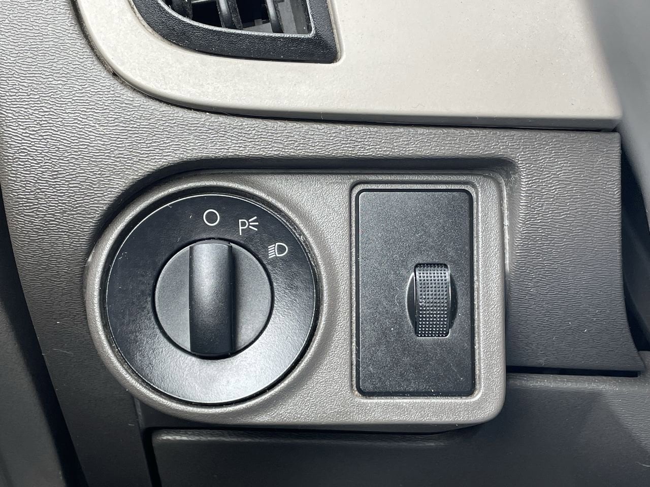 Thumbnail: 2008 Ford Focus - 24