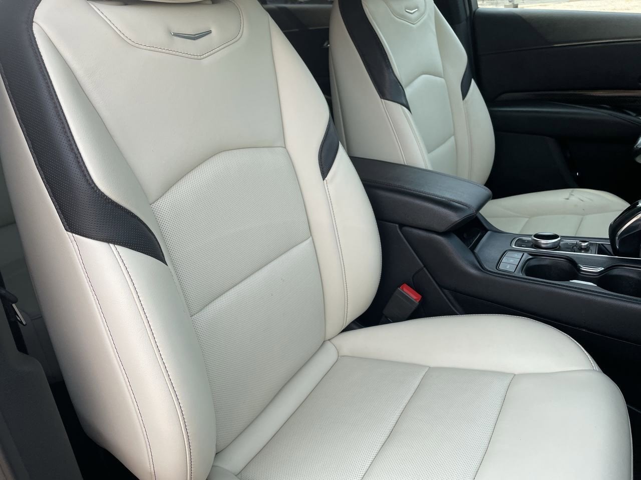 Thumbnail: 2019 Cadillac XT4 - 14