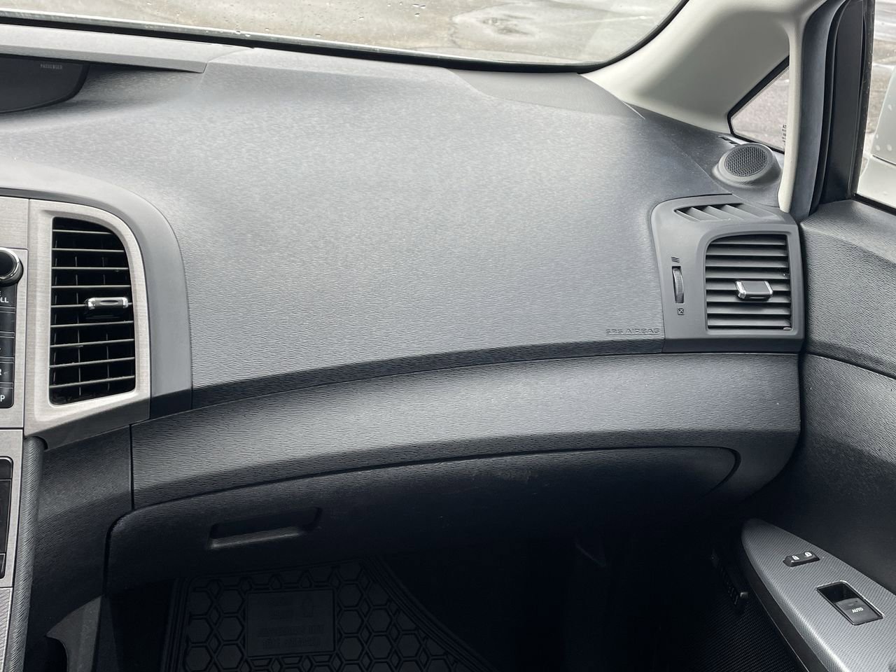 Thumbnail: 2013 Toyota Venza - 16