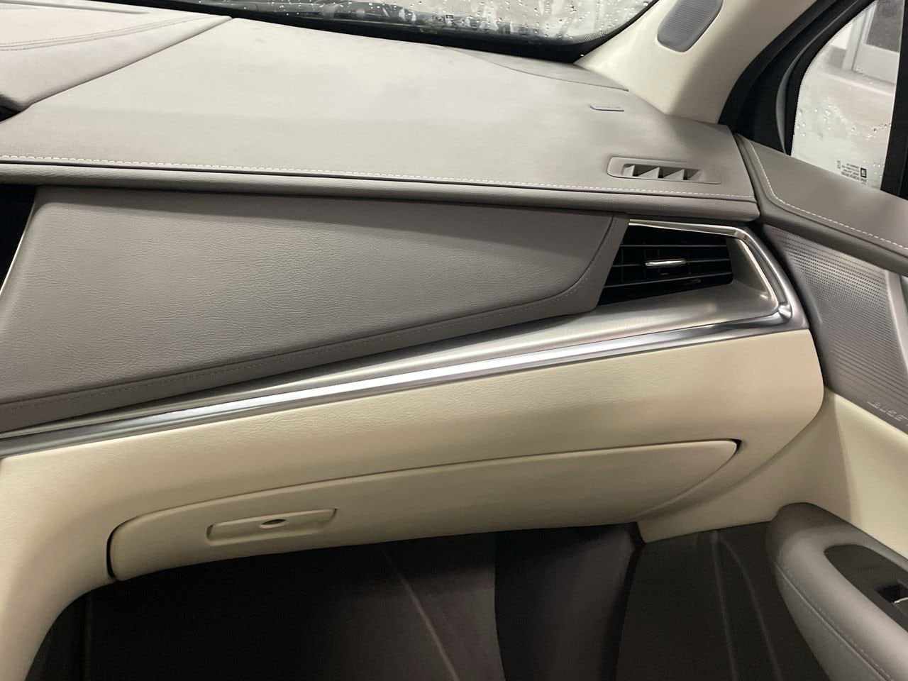 Thumbnail: 2023 Cadillac XT5 - 16