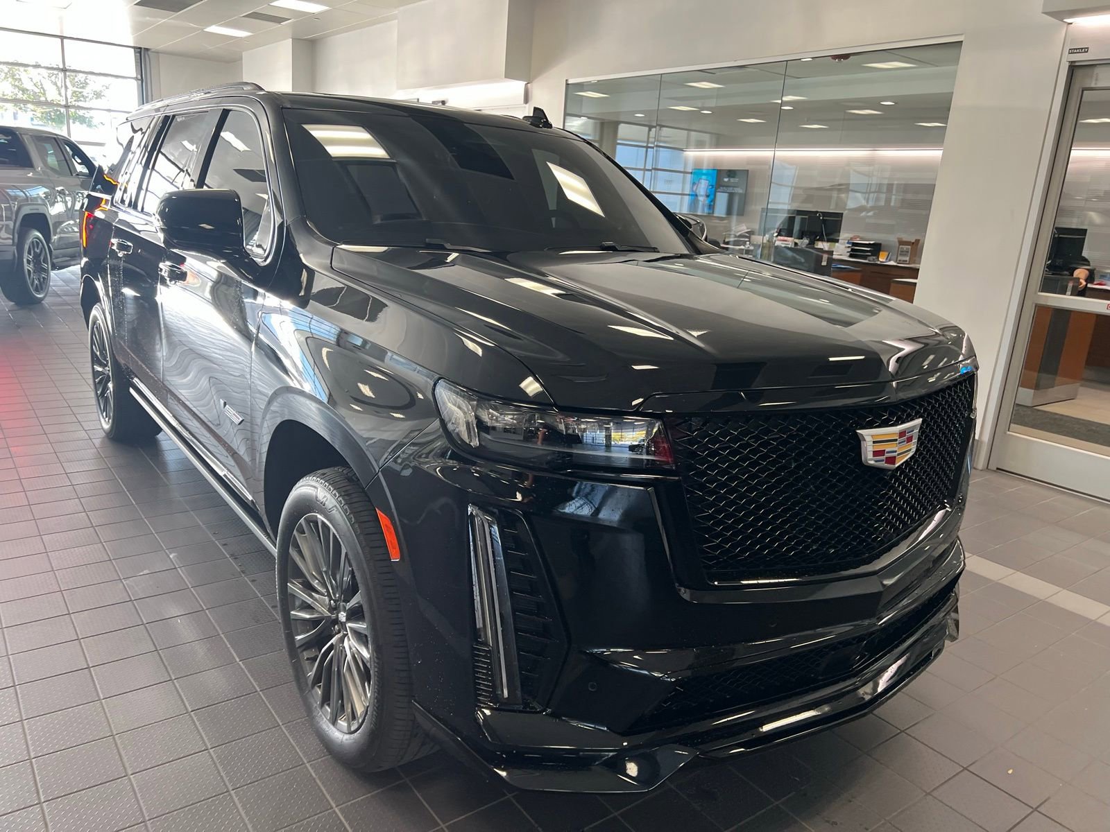 2024 Cadillac Escalade ESV V-Series photo 4