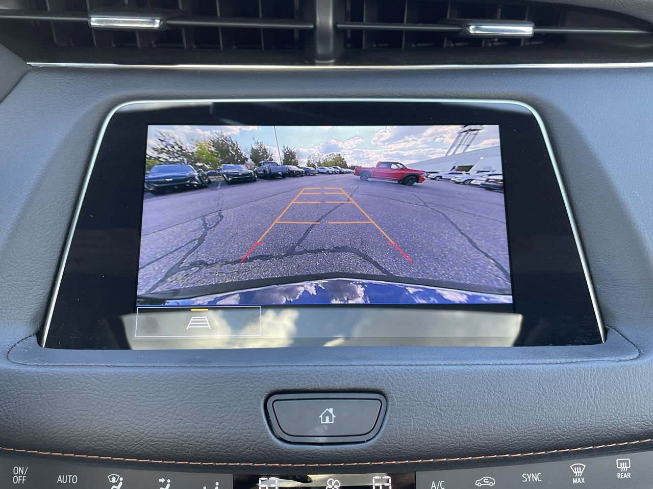 Thumbnail: 2023 Cadillac XT4 - 28