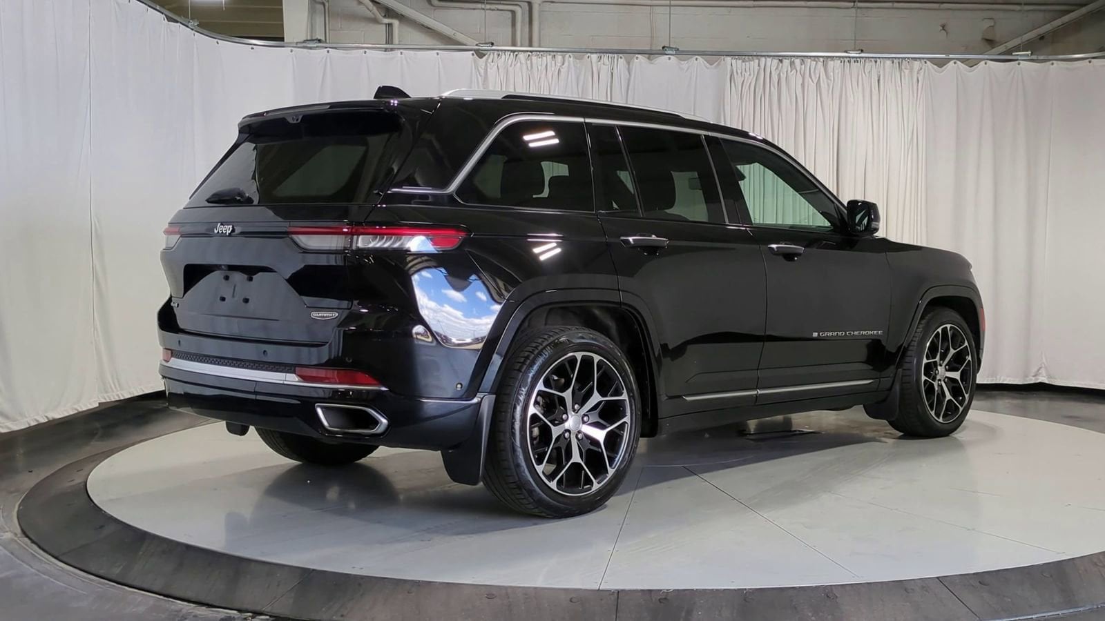 Thumbnail: 2022 Jeep Grand Cherokee - 8