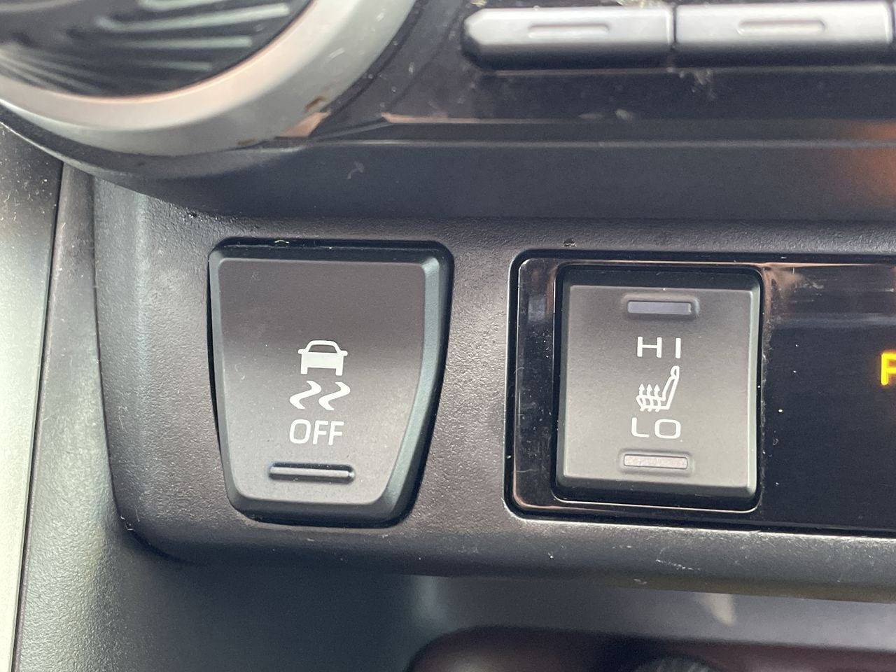 Thumbnail: 2019 Toyota RAV4 - 23
