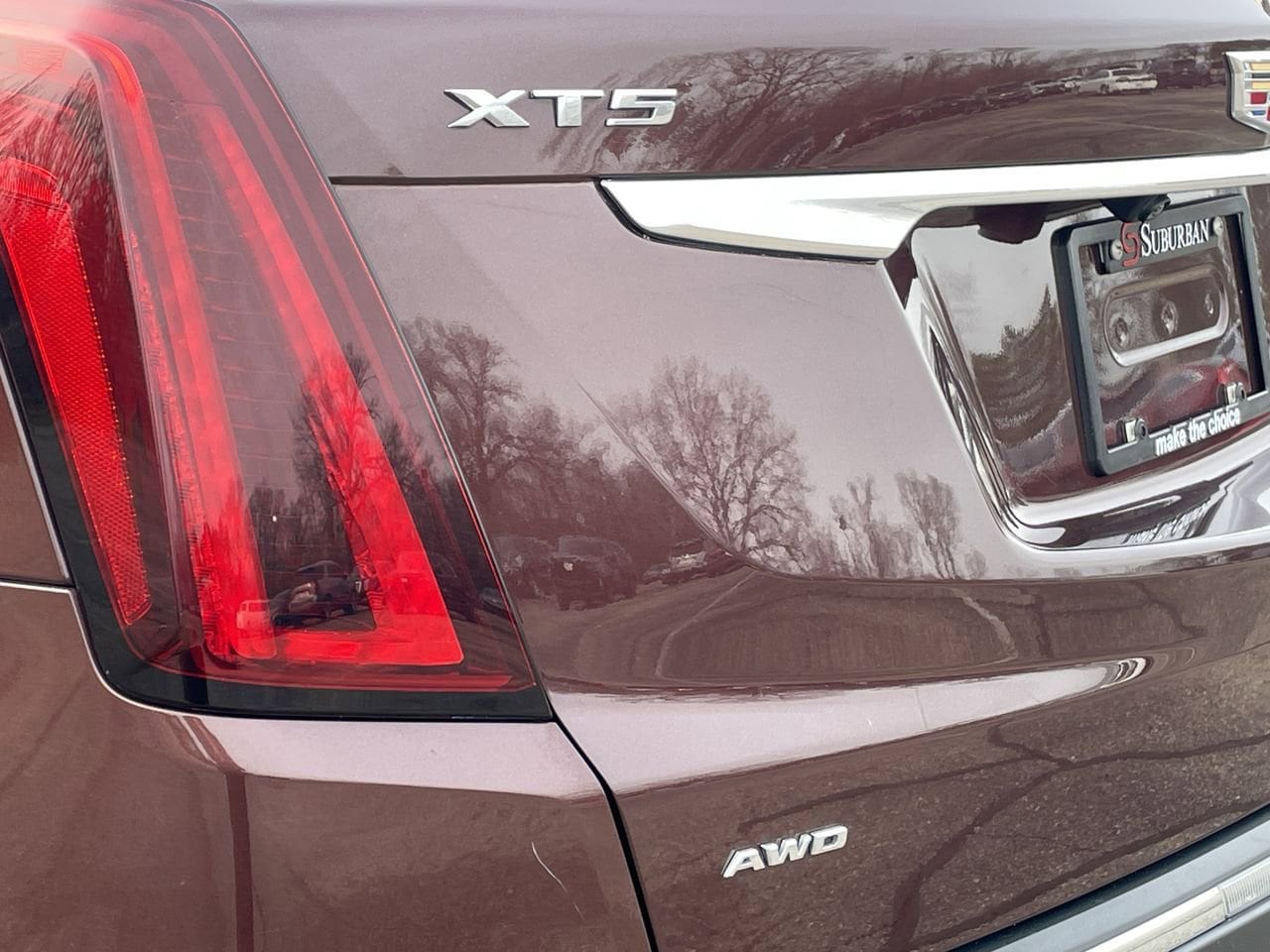 Thumbnail: 2023 Cadillac XT5 - 40