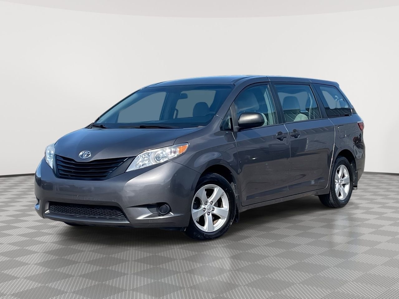 Thumbnail: 2017 Toyota Sienna - 1