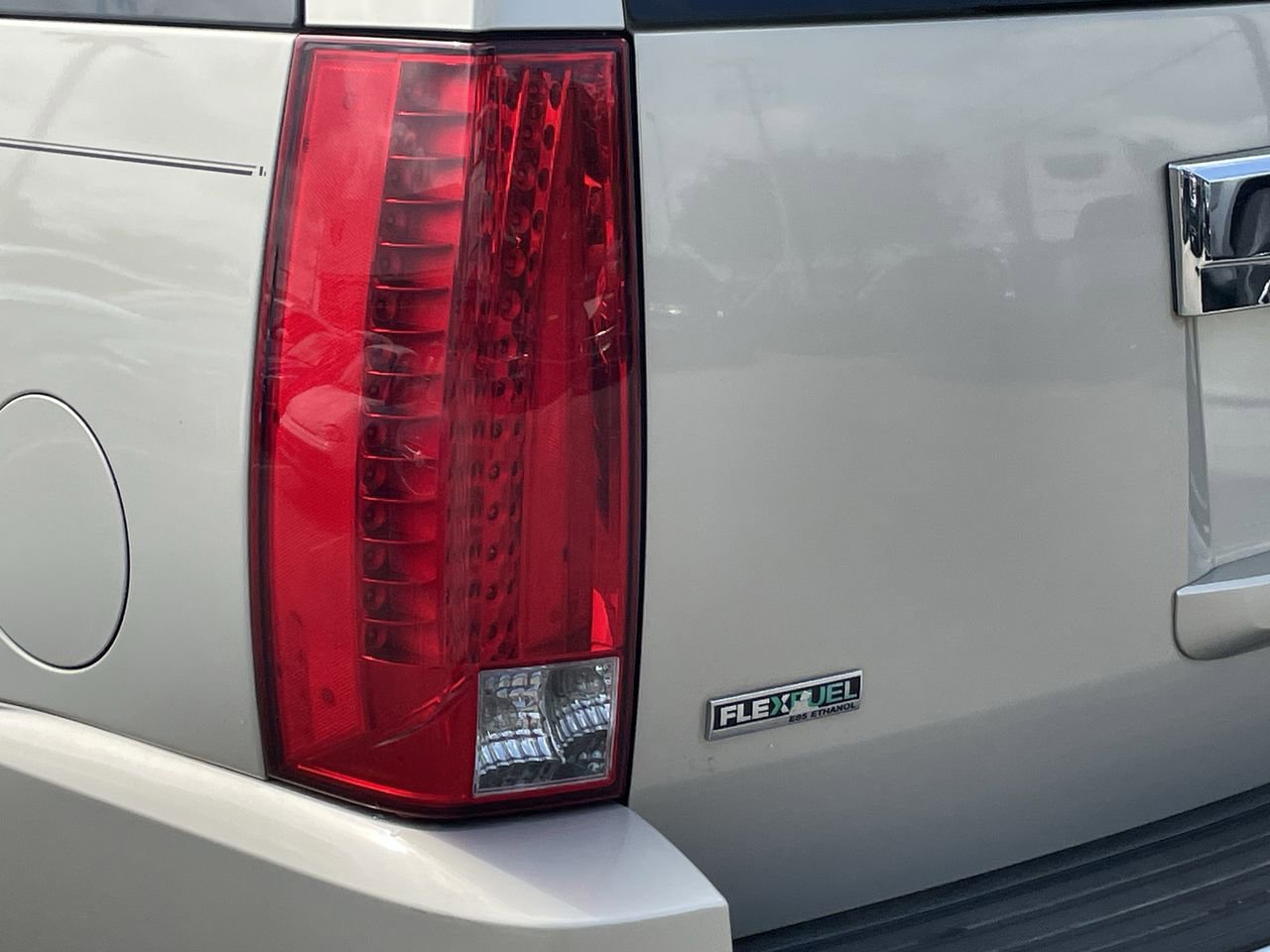 Thumbnail: 2010 Cadillac Escalade - 41