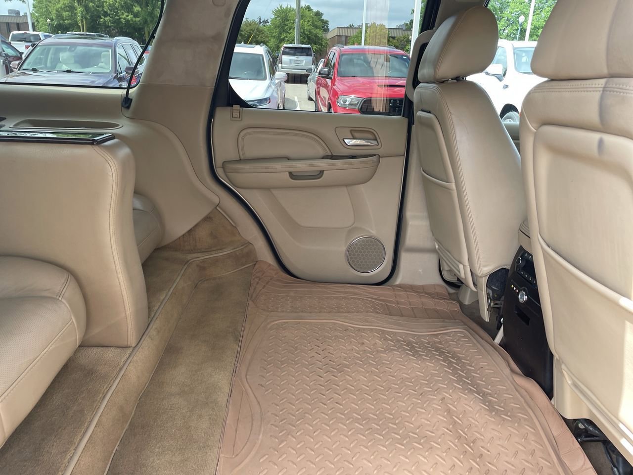 Thumbnail: 2010 Cadillac Escalade - 15