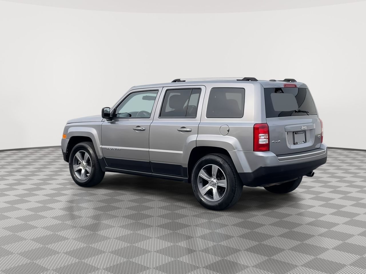 Thumbnail: 2016 Jeep Patriot - 6