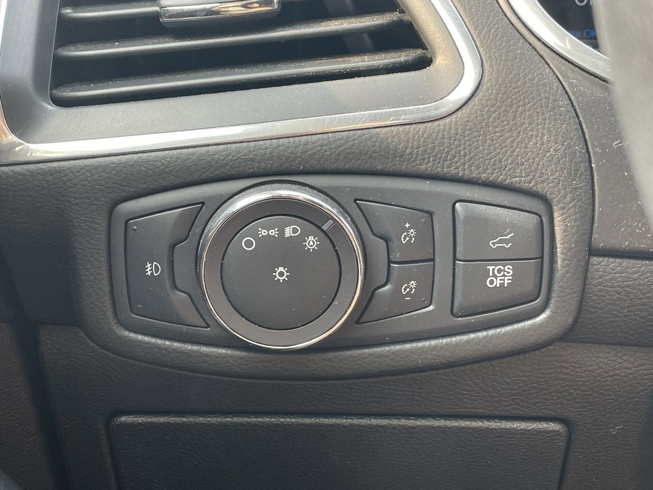 Thumbnail: 2019 Ford Edge - 30