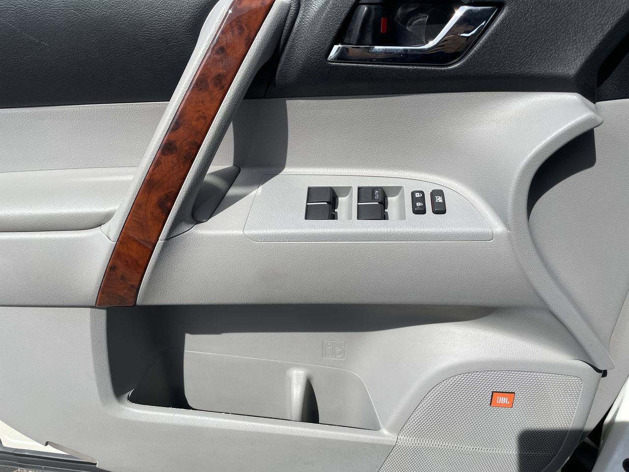 Thumbnail: 2013 Toyota Highlander - 29