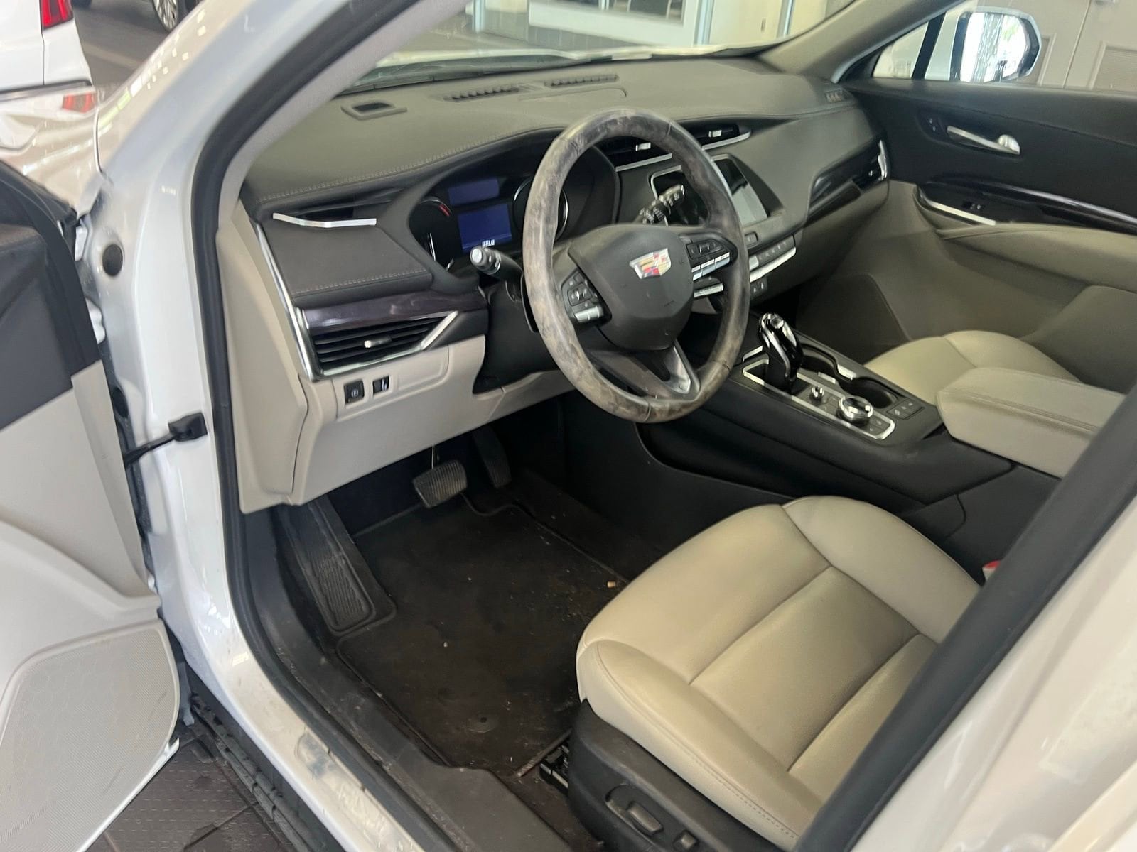 Thumbnail: 2022 Cadillac XT4 - 5