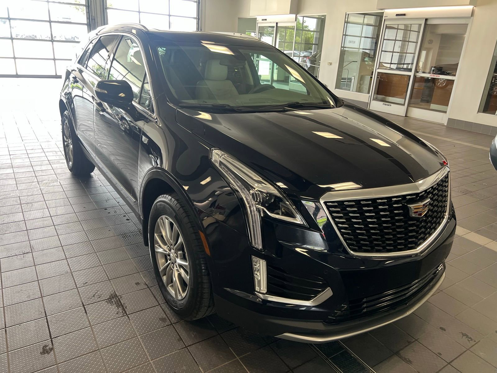 Thumbnail: 2022 Cadillac XT5 - 4