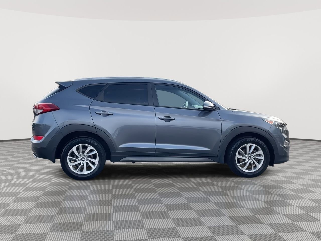 Thumbnail: 2016 Hyundai Tucson - 9