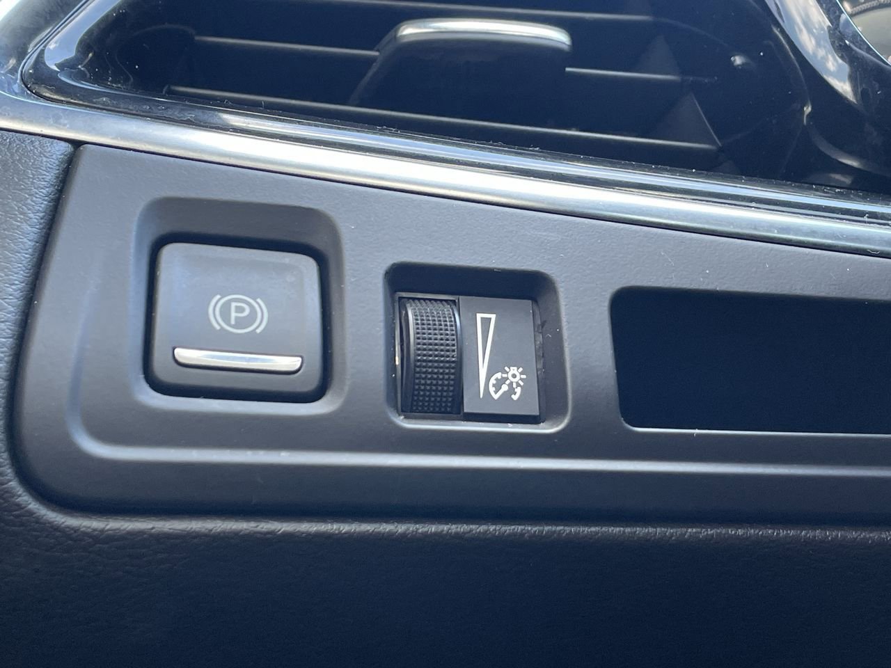 Thumbnail: 2021 Cadillac XT6 - 30