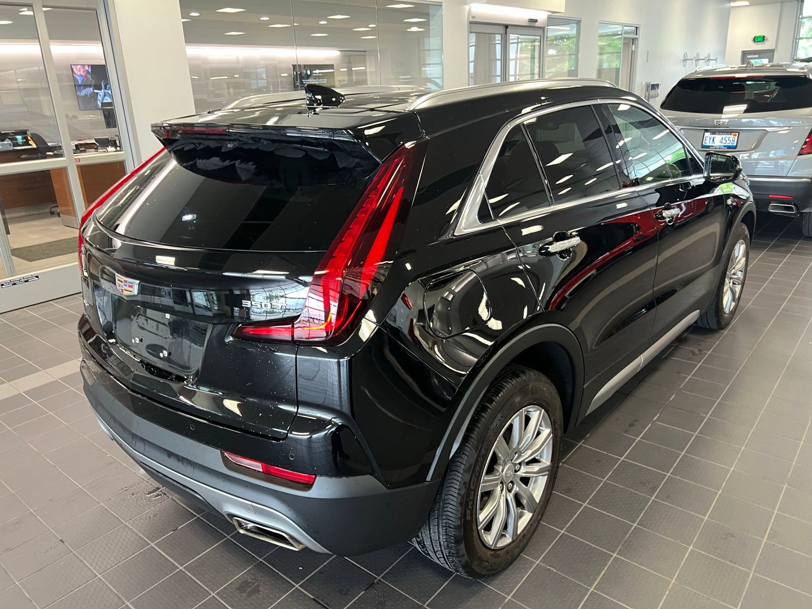 Thumbnail: 2023 Cadillac XT4 - 3
