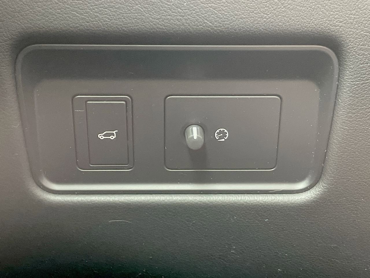 Thumbnail: 2021 Jaguar F-Pace - 30