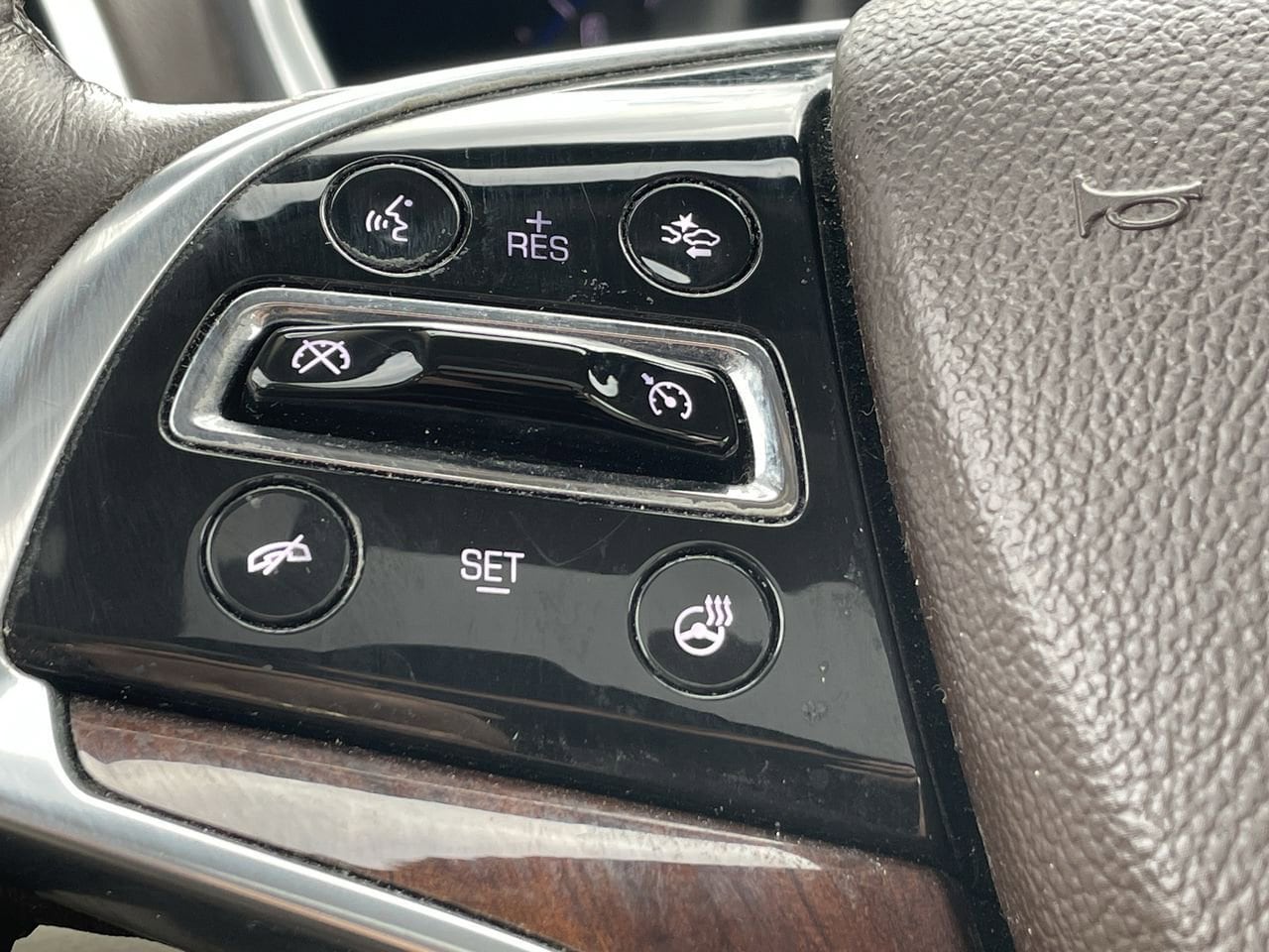 Thumbnail: 2015 Cadillac SRX - 24