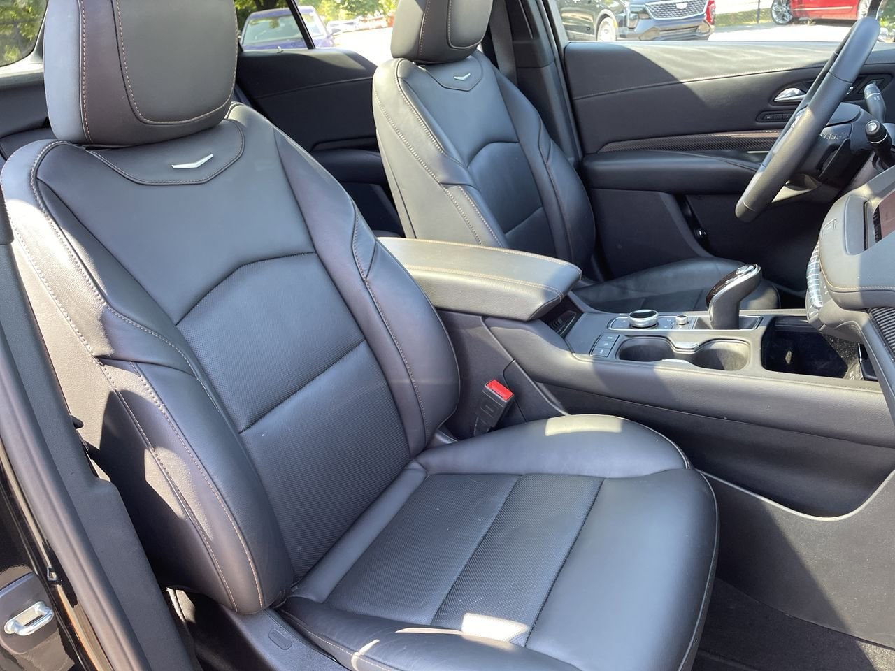 Thumbnail: 2022 Cadillac XT4 - 14