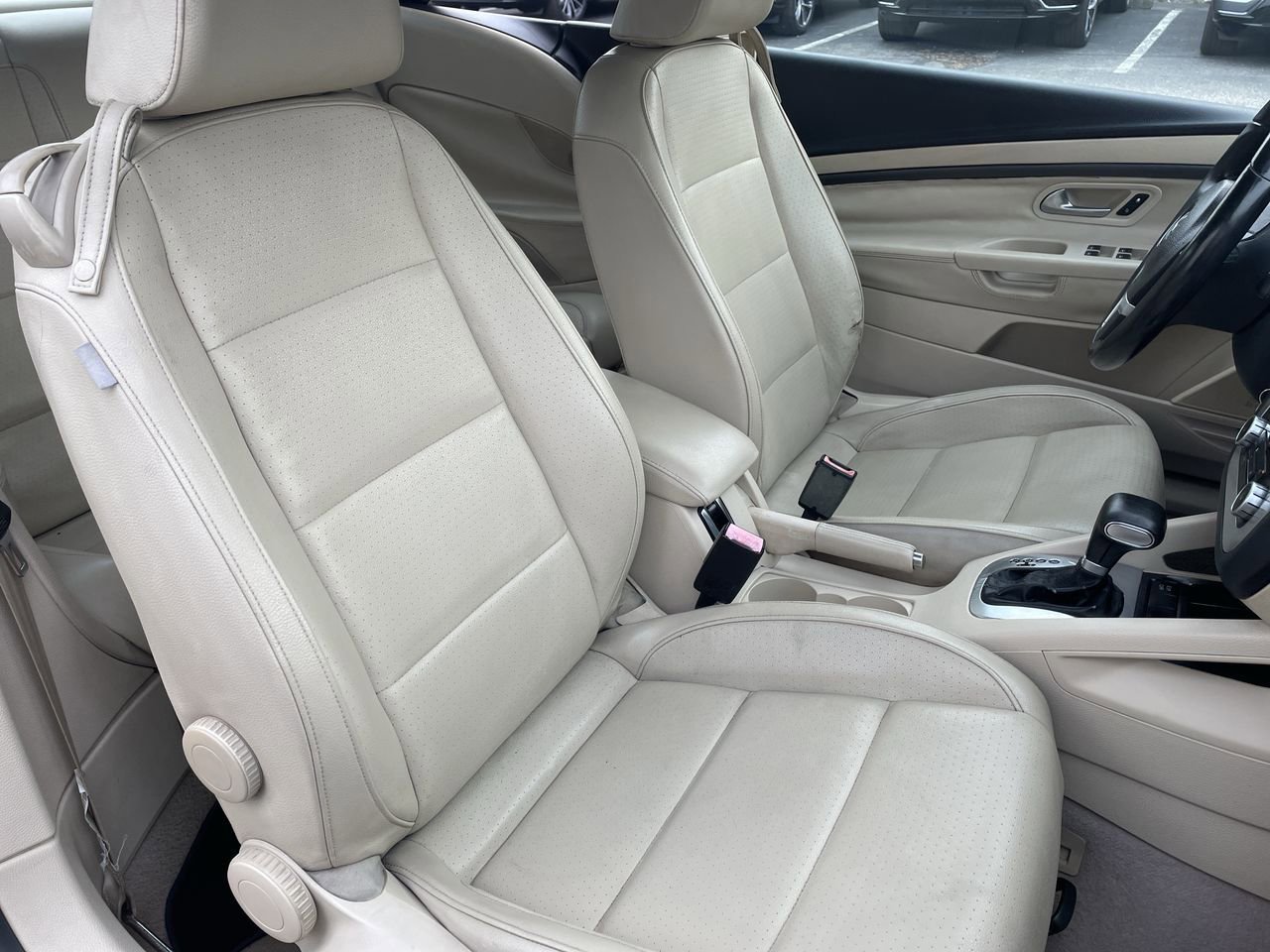 Thumbnail: 2010 Volkswagen Eos - 14