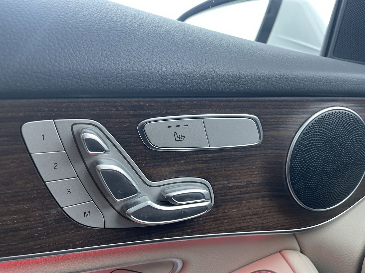 Thumbnail: 2022 Mercedes-Benz GLC - 22