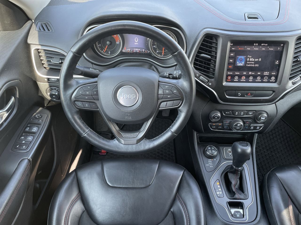Thumbnail: 2019 Jeep Cherokee - 11