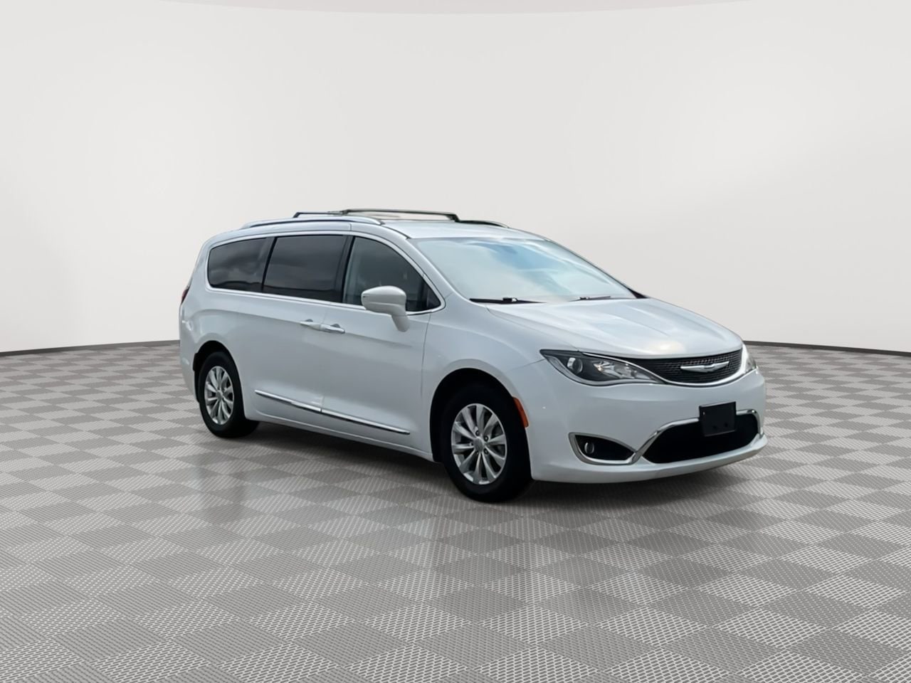 Thumbnail: 2019 Chrysler Pacifica - 2