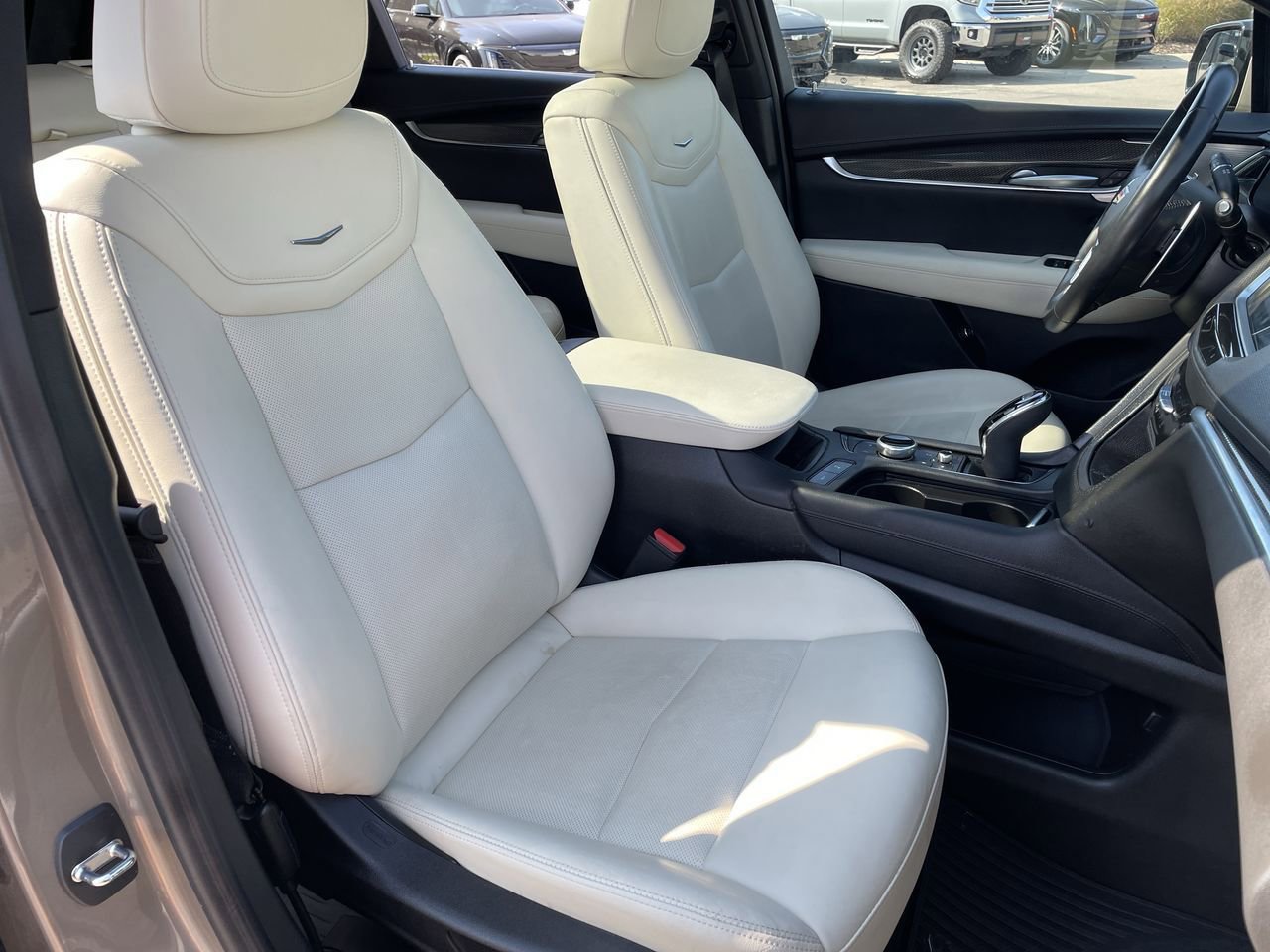 Thumbnail: 2023 Cadillac XT5 - 14