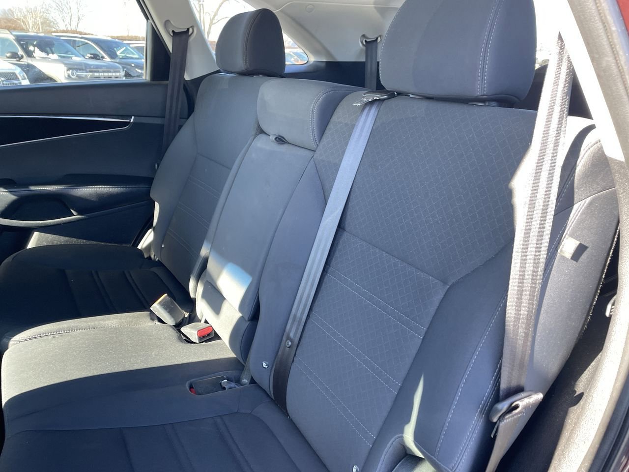Thumbnail: 2016 Kia Sorento - 19