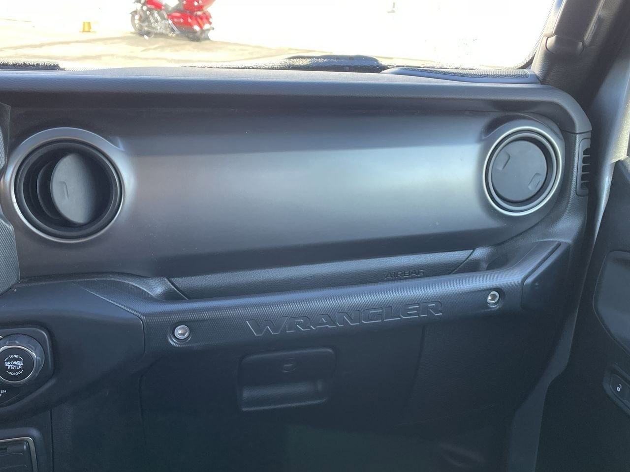 Thumbnail: 2019 Jeep Wrangler - 16