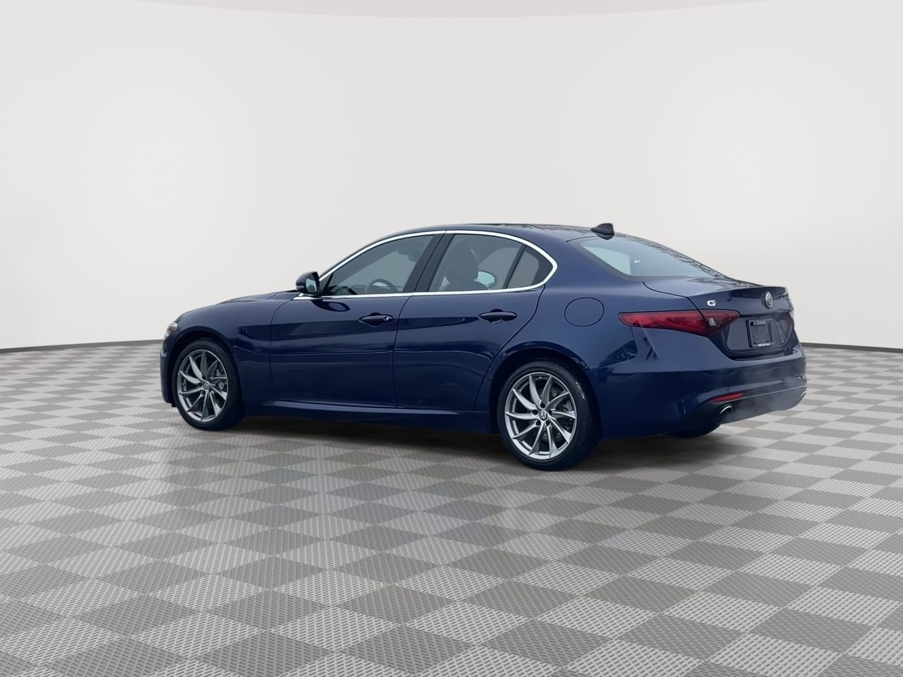 Thumbnail: 2019 Alfa Romeo Giulia - 6
