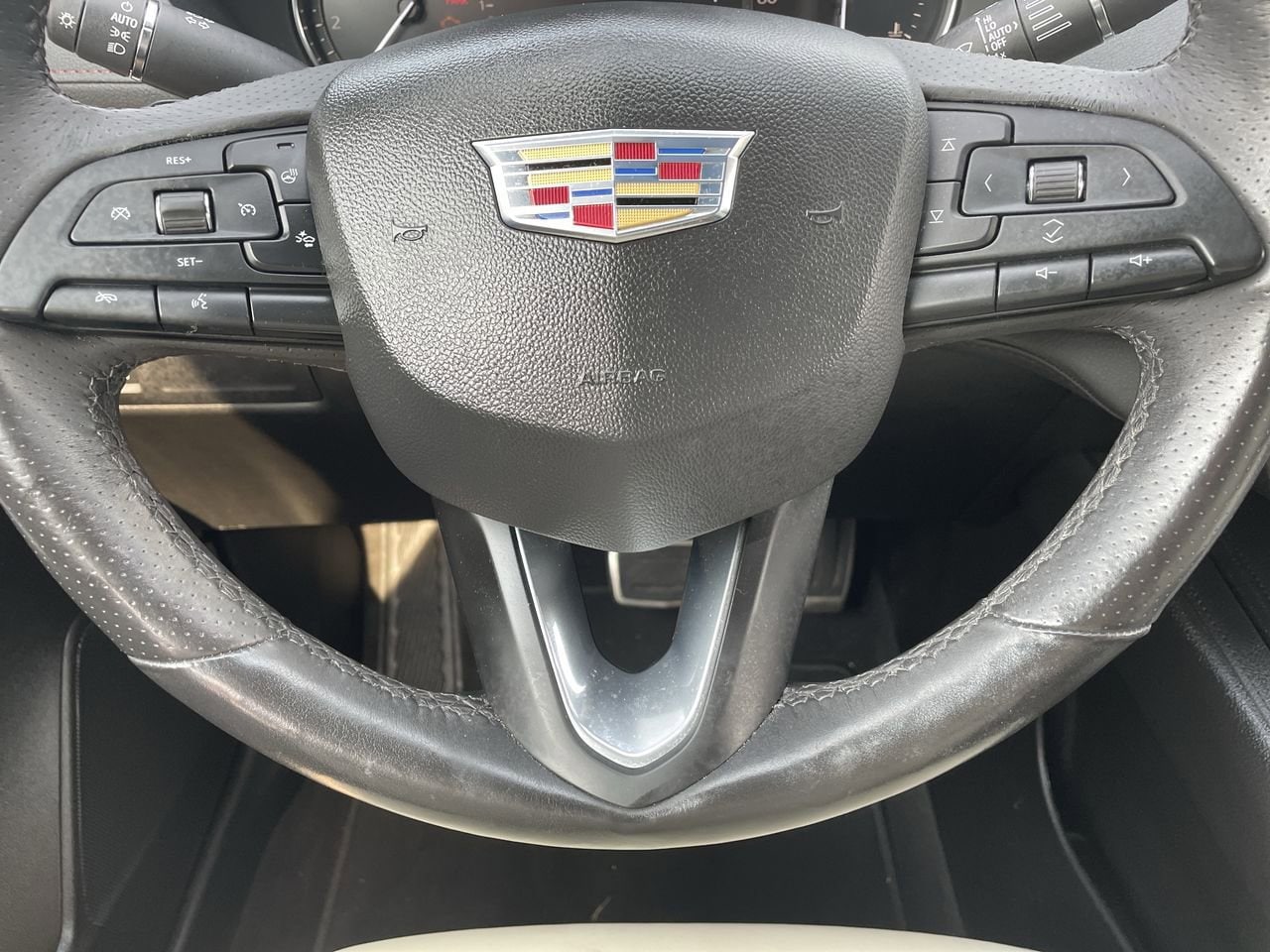 Thumbnail: 2019 Cadillac XT4 - 10