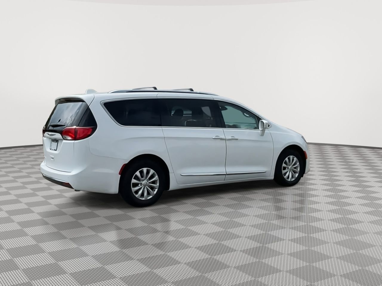 Thumbnail: 2019 Chrysler Pacifica - 8