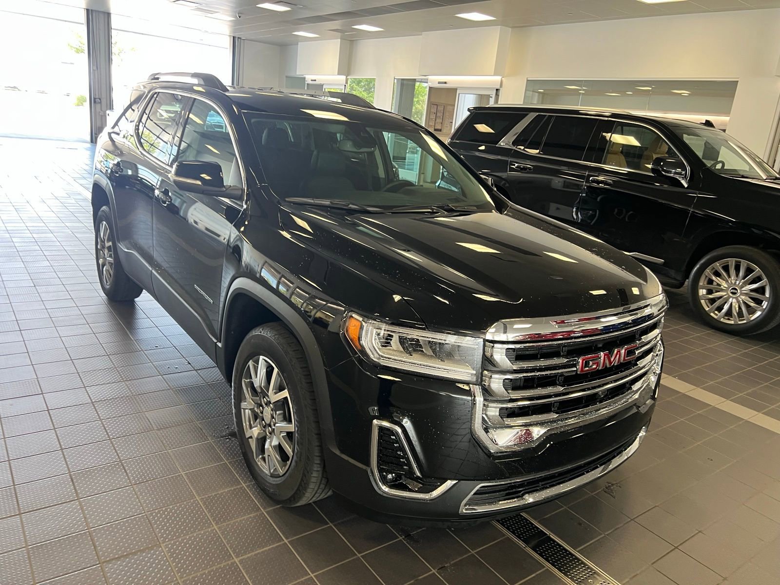 Thumbnail: 2023 GMC Acadia - 4