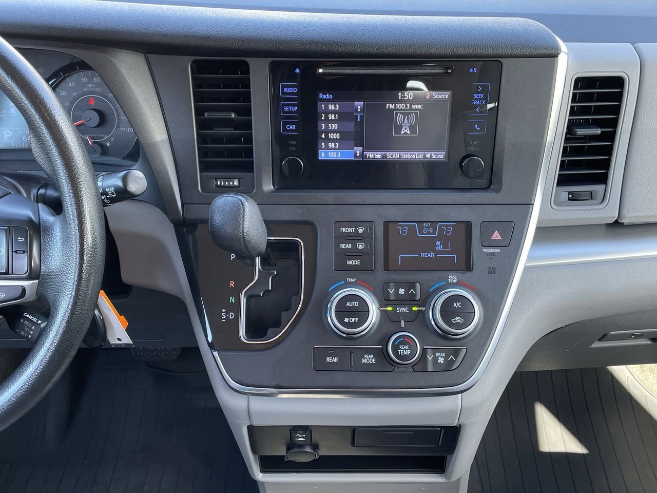 Thumbnail: 2017 Toyota Sienna - 13