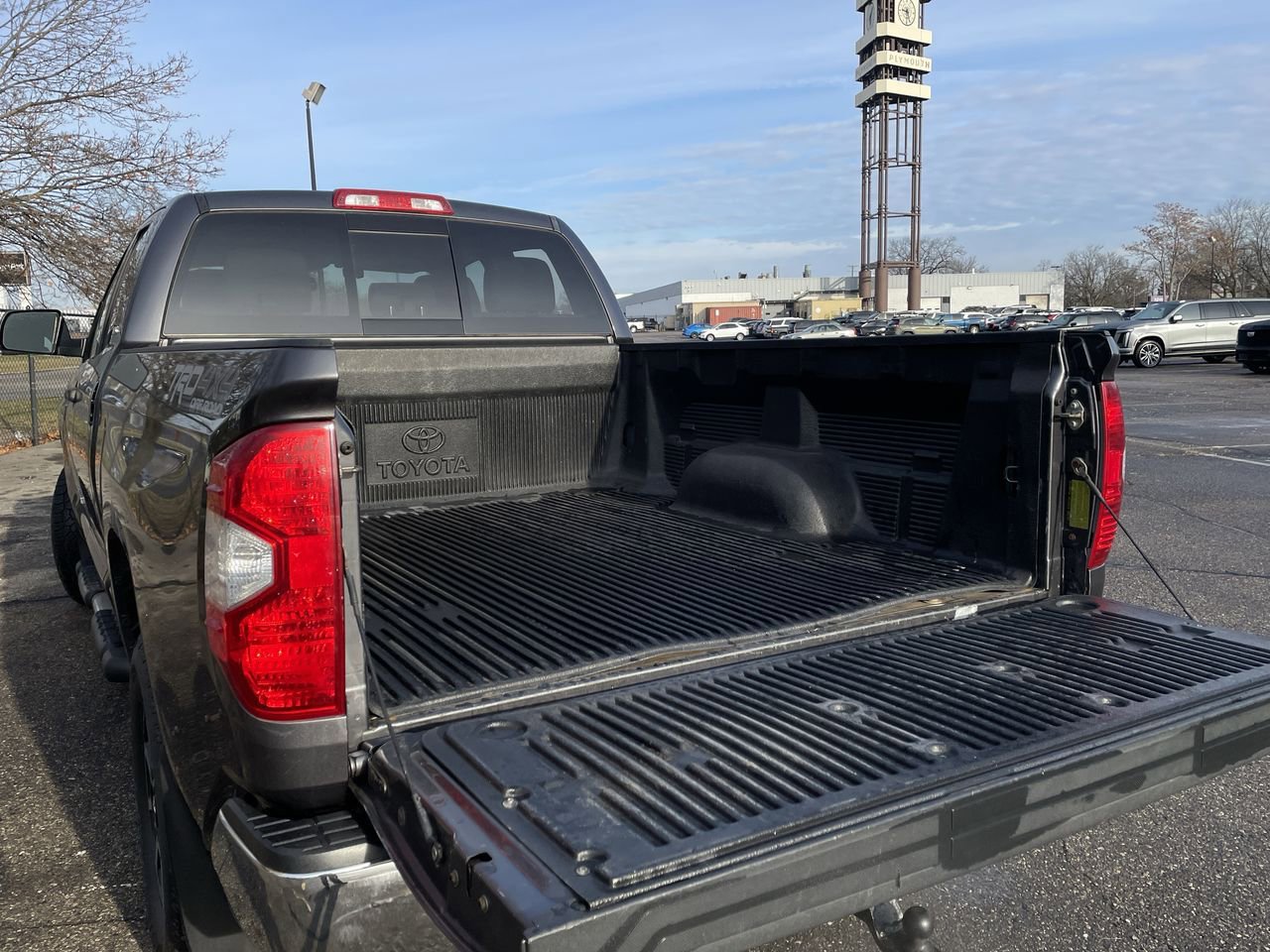 Thumbnail: 2015 Toyota Tundra - 17