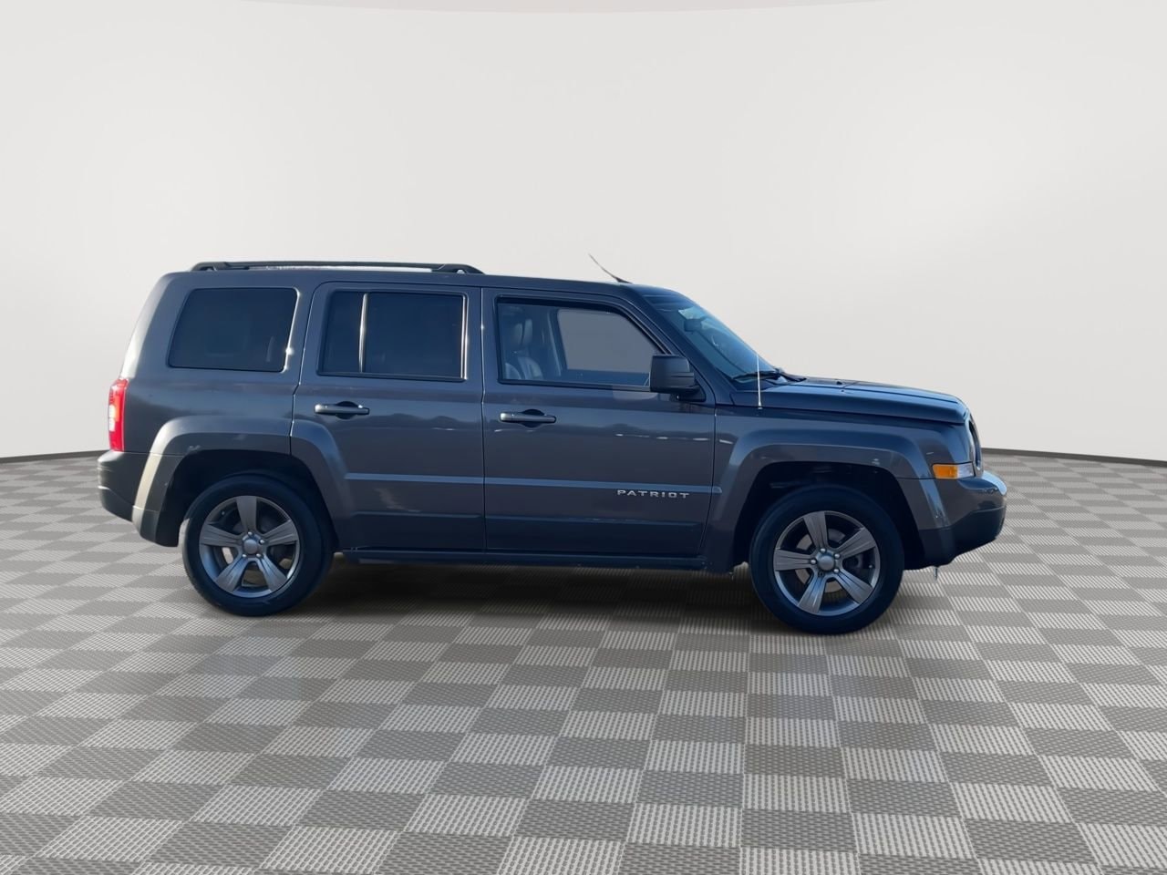 Thumbnail: 2015 Jeep Patriot - 9