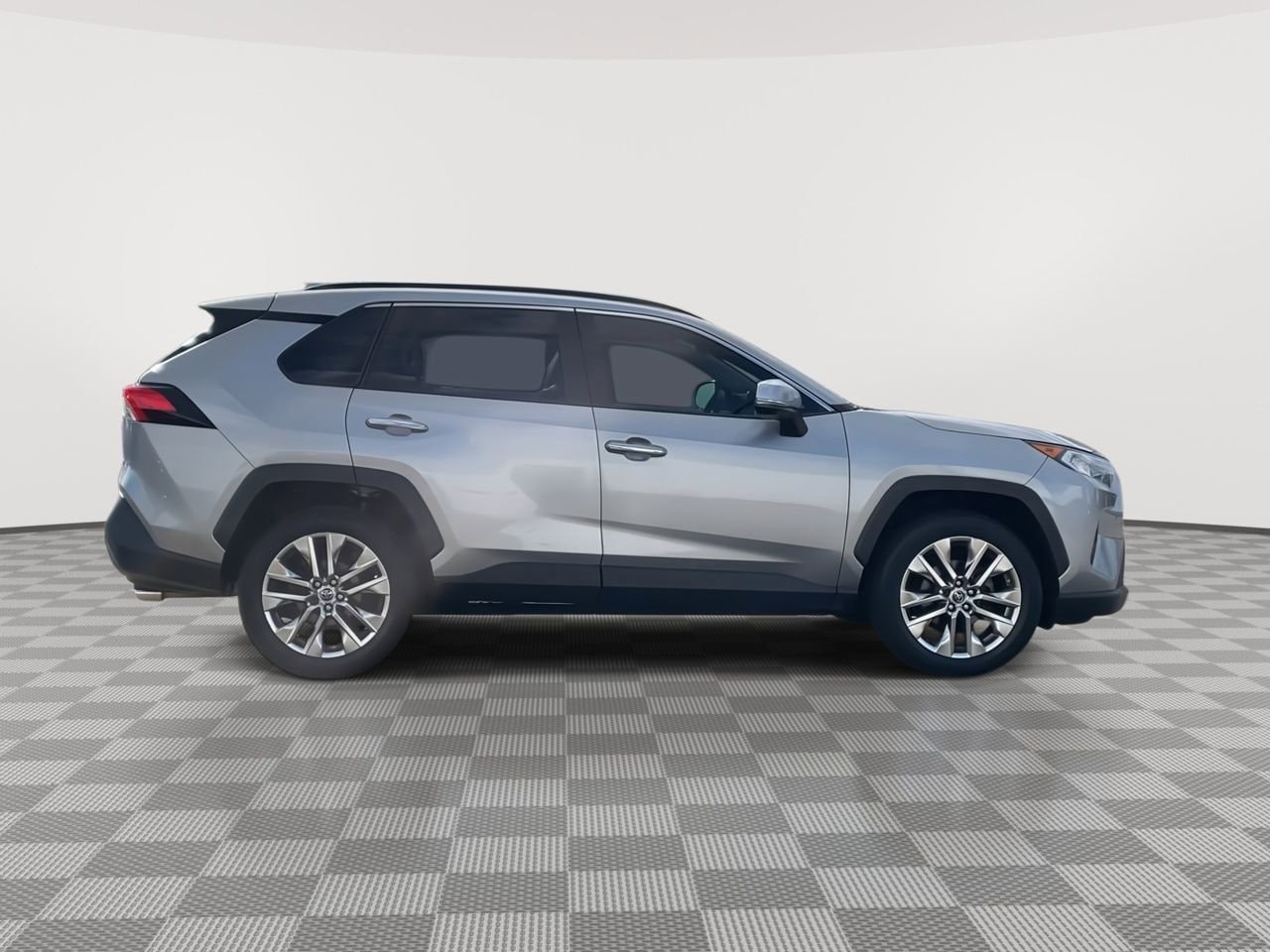Thumbnail: 2019 Toyota RAV4 - 9