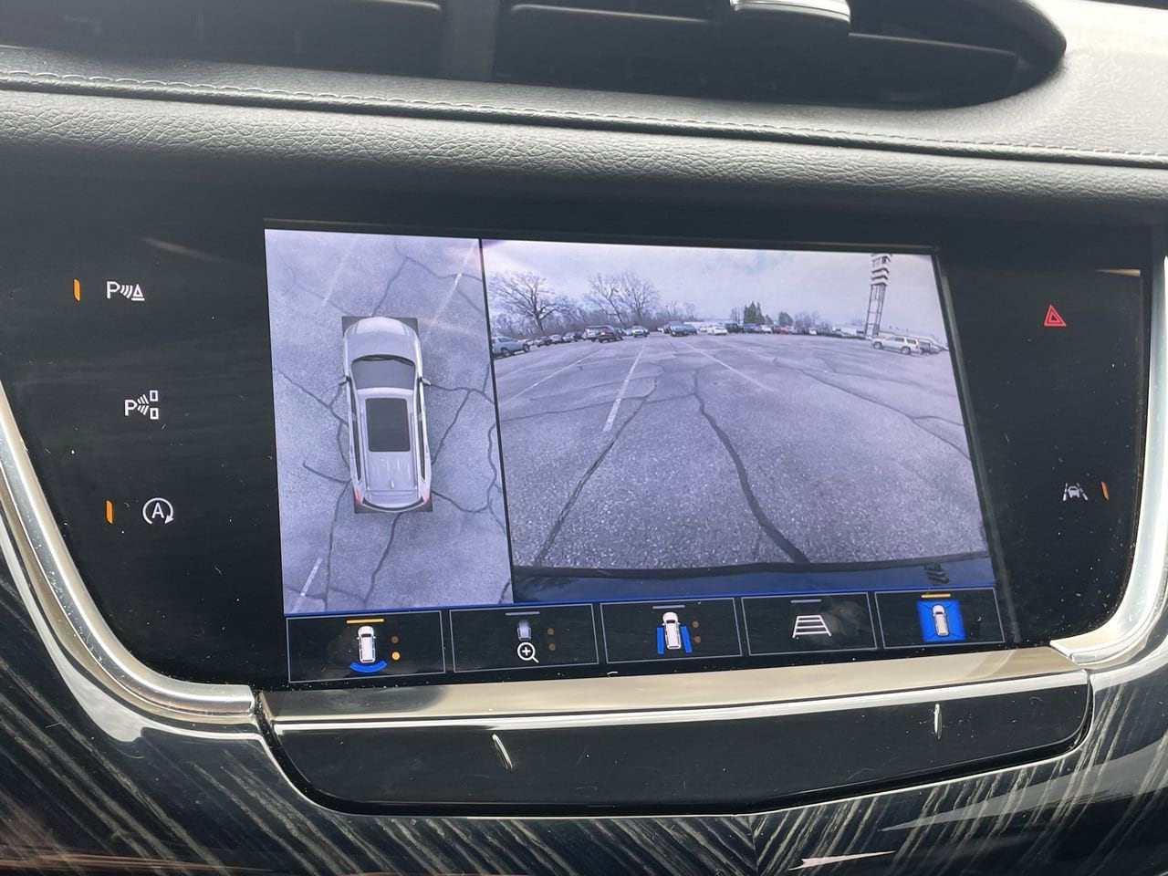 Thumbnail: 2024 Cadillac XT6 - 30