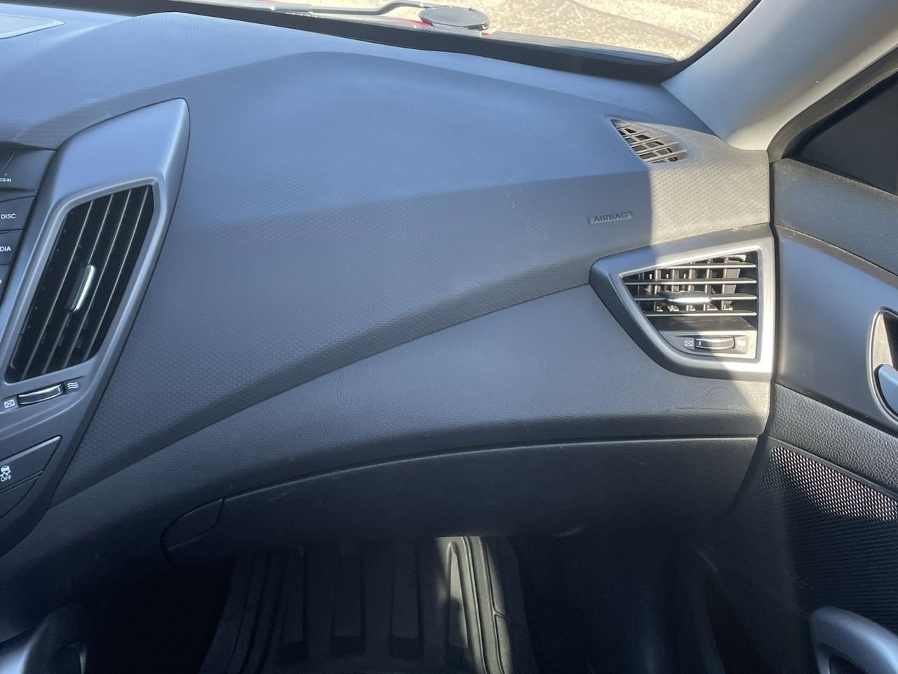 Thumbnail: 2014 Hyundai Veloster - 16