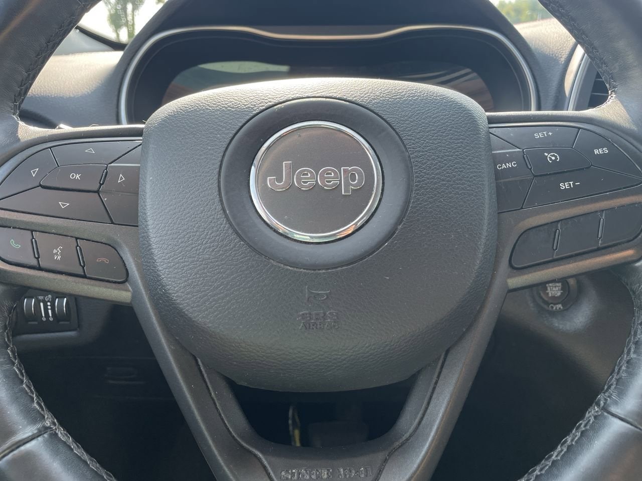 Thumbnail: 2019 Jeep Cherokee - 10