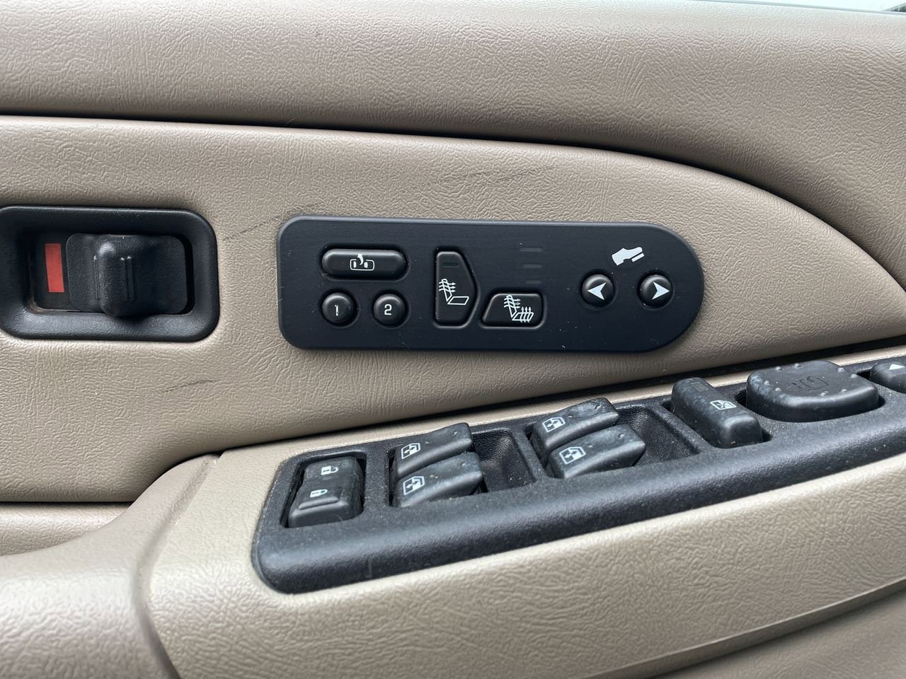 Thumbnail: 2005 Chevrolet Suburban - 23